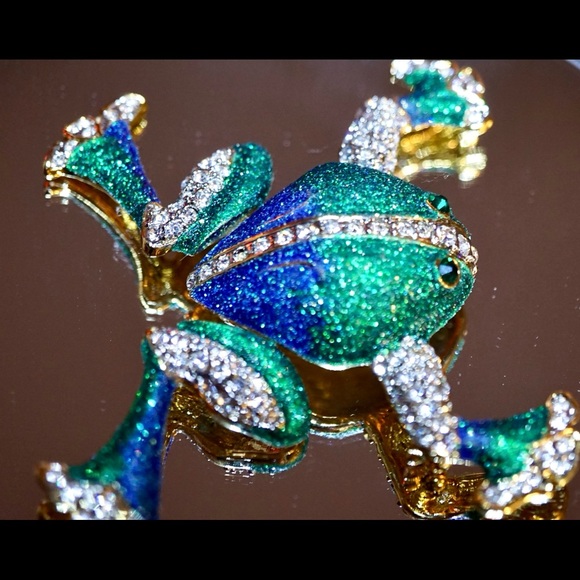 Sparkly Rhinestone Costume Frog Brooch - Picture 6 of 8